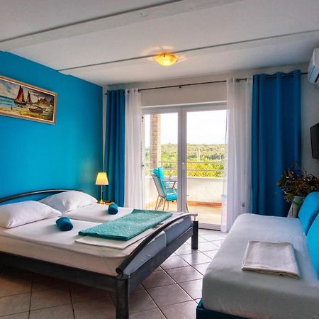 Apartman Studio Apartment Пула Екстериор снимка