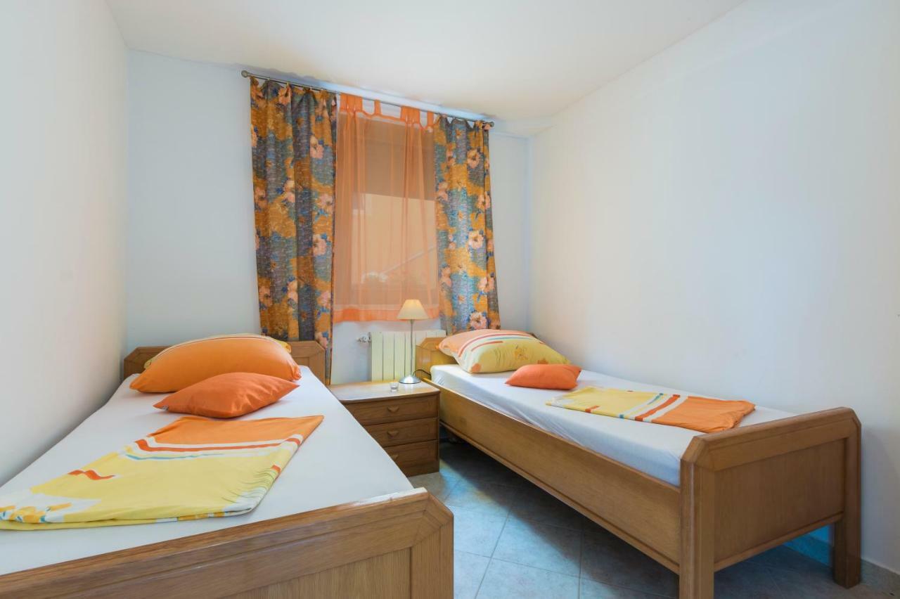Apartman Studio Apartment Пула Екстериор снимка