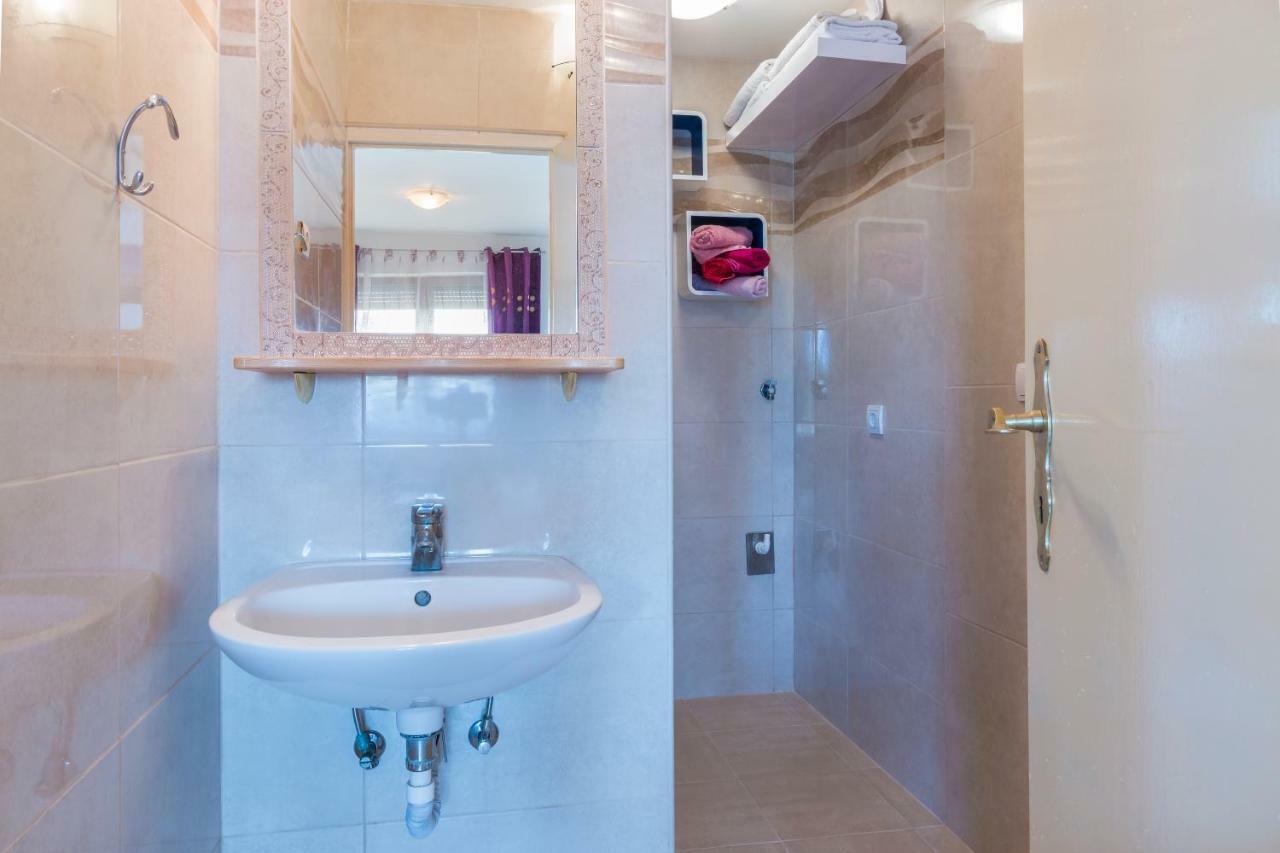 Apartman Studio Apartment Пула Екстериор снимка